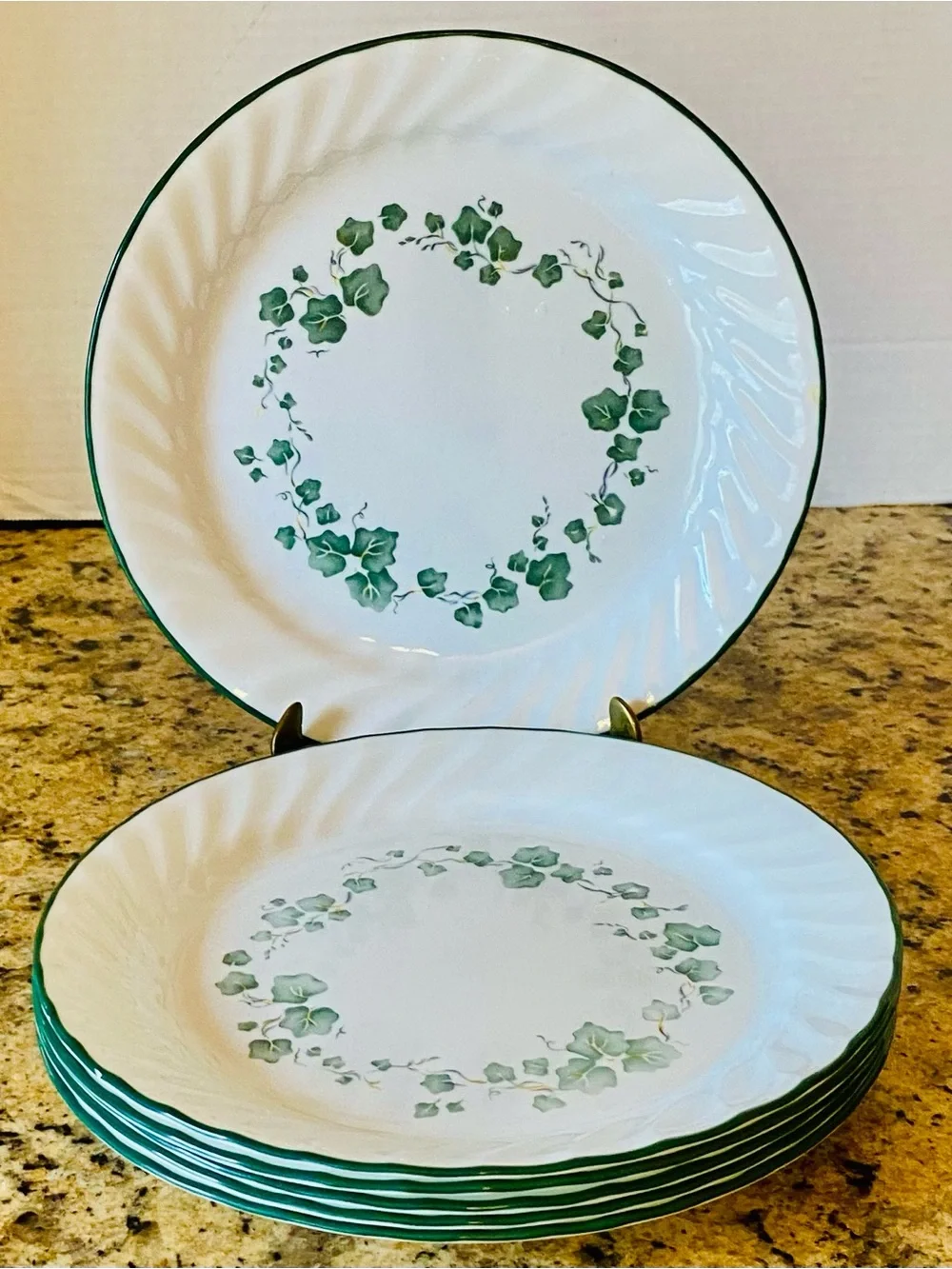 Corelle Callaway Ivy Luncheon Plates 9” wide Set of 6 - White Swirl Green Rim
